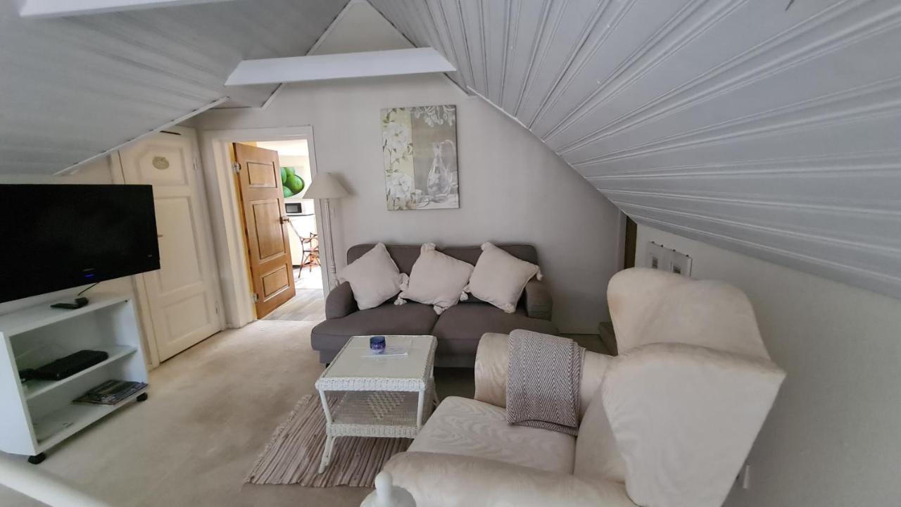 Villa Luna Breakfast Hotel Killeberg Екстериор снимка